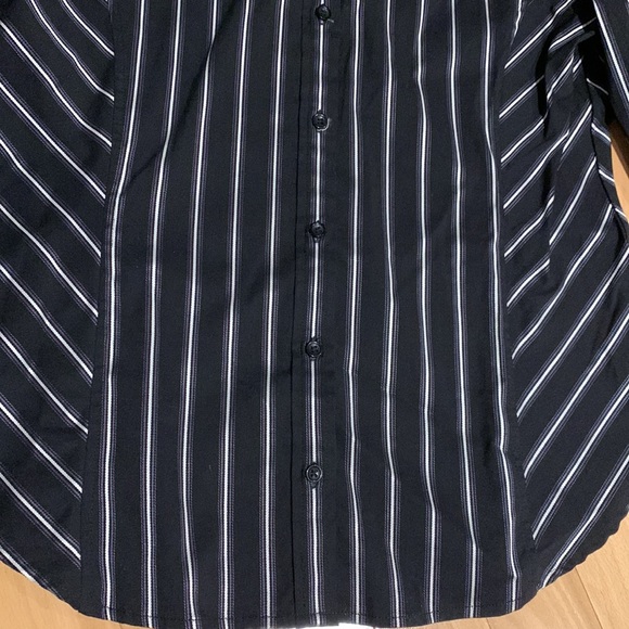 VEUC/like new Ricki’s Button Up Blouse-Black with Grey & Silver Stripes- size 10 - Picture 4 of 16